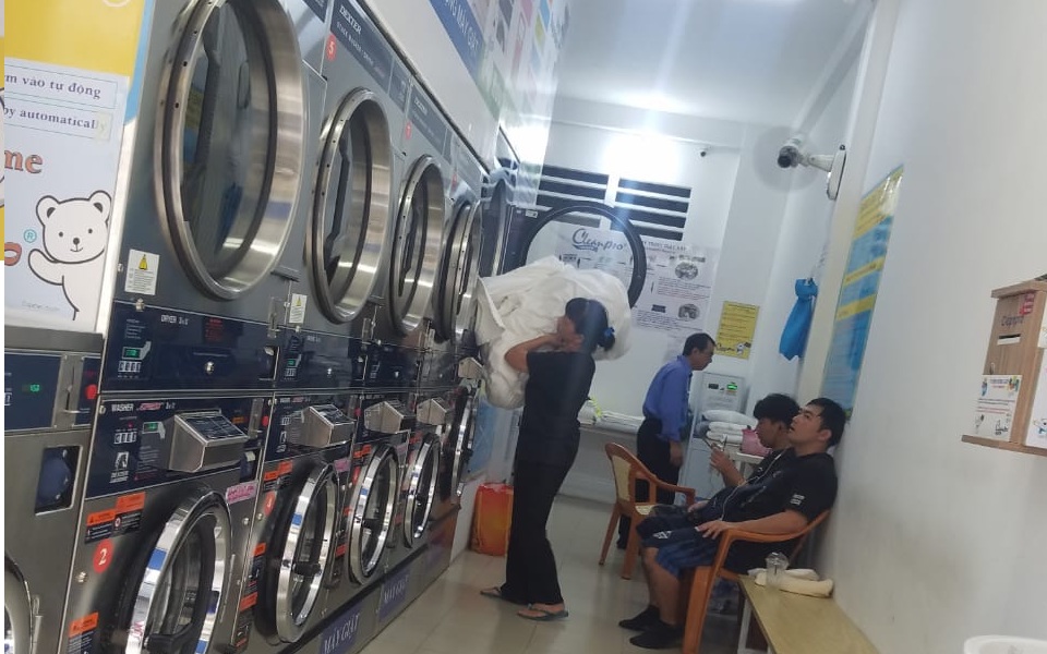 Phân biệt loại hình kinh doanh giặt là công nghiệp, giặt là truyền thống và giặt sấy tự động hiện đại 